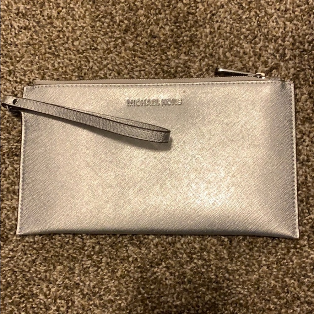 Michael kors wristlet